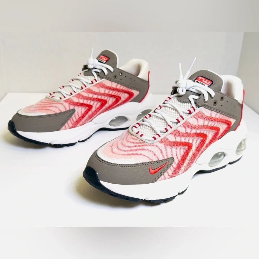 Men’s Nike Air Max TW DQ3984 002 size 10.5 bone/Red Clay-Olive Grey color NEW!